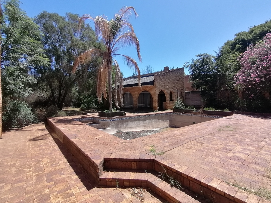 5 Bedroom Property for Sale in Vaal Park North West